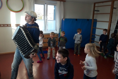 KIGA Wiesenrain: Musikalischer Besuch